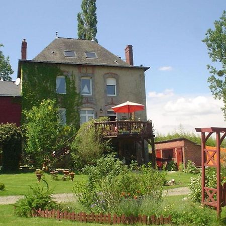 La Chaussee D'Olivet En Mayenne Kültér fotó