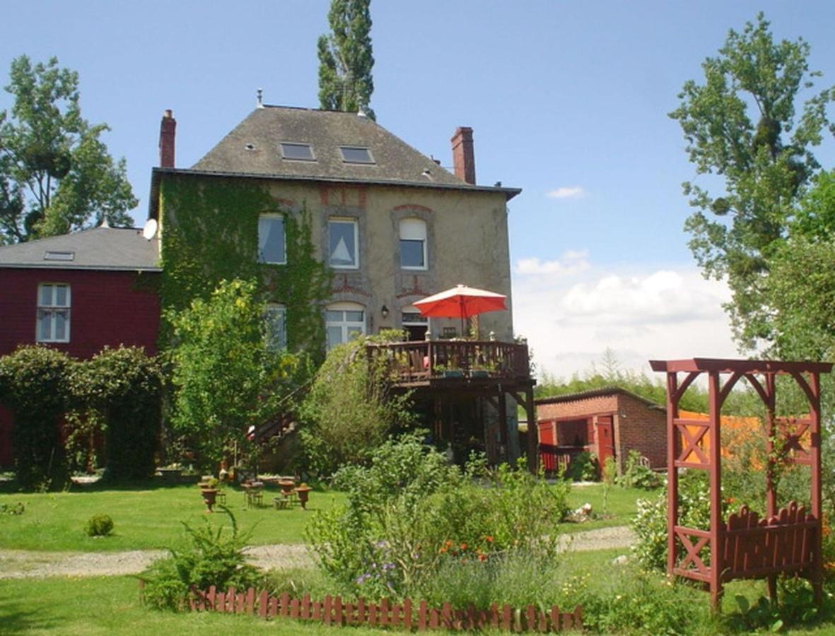 La Chaussee D'Olivet En Mayenne Kültér fotó